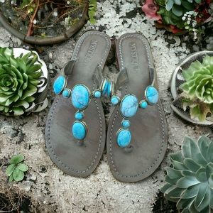 Beautiful sandals! Perfect for a day at the beach.